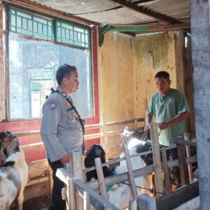 Sosialisasi Ketahanan Pangan: Bhabinkamtibmas Polsek Batulayar Berikan Edukasi pada Warga Batulayar Barat