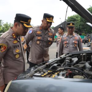 Polres Lombok Tengah Gelar Personel Dan Sarpras Amankan Hari Buruh 1 Mei 2025