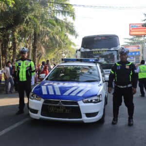 Polres Loteng Kawal Dan Amankan Keberangkatan 393 Calon Jamaah Haji Kloter 02. ‎