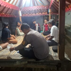 Kedekatan Polisi dan Warga Sekotong, Upaya Nyata Jaga Kamtibmas