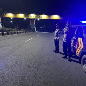 Patroli Rutin Polsek Kuripan Perkuat Stabilitas Kamtibmas