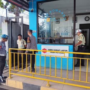 Upaya Polsek Gerung Jaga Keamanan: Patroli di Objek Vital