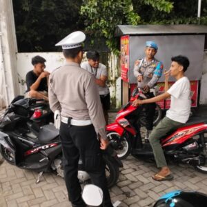 Sinergi Polri dan Warga, Polsek Kediri Gelar Patroli Dialogis