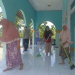 Bakti Religi Polsek Lembar: Ciptakan Lingkungan Ibadah Bersih dan Nyaman