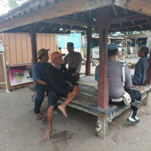 Polsek Lembar Ciptakan Kamtibmas Kondusif Melalui Patroli Dialogis