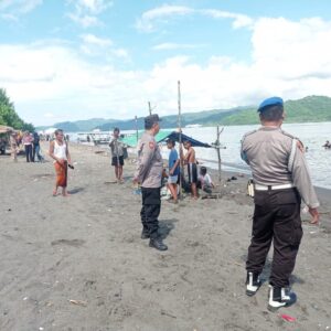 Keamanan Pantai Cemare Dijaga Ketat, Polsek Lembar Lakukan Patroli Rutin