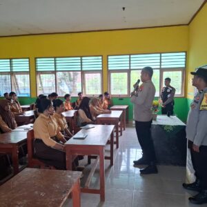 Polres Lombok Barat Sosialisasikan Bahaya Narkoba dan Pernikahan Dini di Sekolah