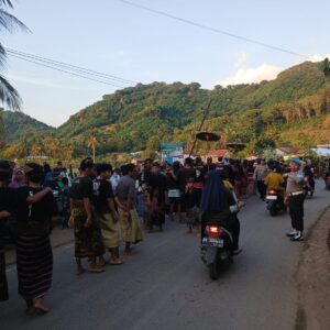 Sinergi Polsek dan Warga Amankan Nyongkolan di Sekotong, Lombok Barat