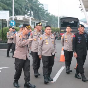 Kapolda Metro Jaya Tinjau Langsung Situasi Keamanan May Day 2025 di Sekitar Gedung DPR/MPR RI