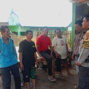 Bhabinkamtibmas Polsek Soromandi Sambang Kamtibmas, Warga Desa Sampungu Sampaikan Apresiasi Keberhasilan Polres Bima Jaga Kamtibmas