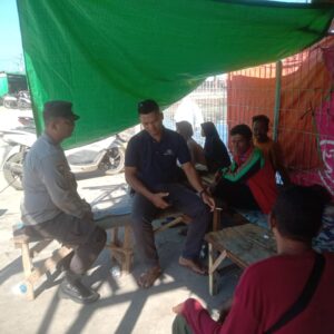 Polsek Kawasan Pelabuhan Laut Bima Gelar Jumat Curhat Bersama Buruh dan Penumpang Kapal