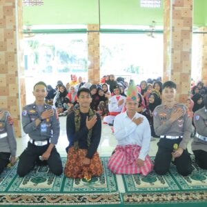 Peringati Hari Pendidikan Nasional, Sat Lantas Polres Sumbawa Barat Laksanakan “Police Goes to School” di MAN 1 Sumbawa Barat