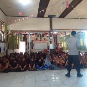 Rangkaian Hardiknas, Bhabinkamtibmas Desa Sapugara Bree Lakukan Sosialisasi Anti-Bullying di SDN Bree