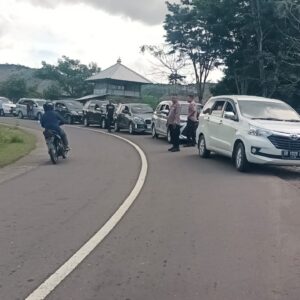 Polsek Wera Laksanakan Pengamanan dan Pengawalan Rombongan Jamaah Haji Kecamatan Wera Tahun 2025