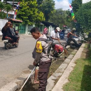 Sambut Lomba Kebersihan Tingkat Kota, Bhabinkamtibmas Kelurahan Na’e Gelar Gotong Royong Bersama Warga