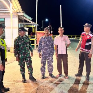Jamin Keamanan Obyek Vital Pelabuhan, Polsek Kawasan Pelabuhan Laut Poto Tano Rutin Lakukan Patroli