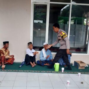 Bhabinkamtibmas Polsek Rada Sambang Kamtibmas, Tokoh Agama Desa Rada Ucapkan Terimakasih