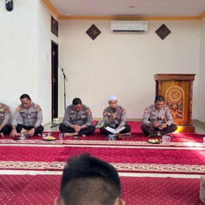 Personel Polres Bima Kota Laksanakan Binrohtal, Perkuat Spiritualitas dan Kebersamaan