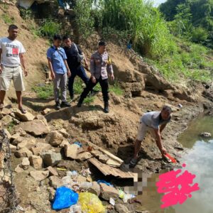 Geger! Jasad Bayi Laki-laki Ditemukan di Sungai Tamekan Taliwang Sumbawa Barat — Polisi Lakukan Olah TKP