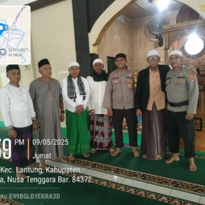Bhabinkamtibmas Desa Ai Mual Jadi Khatib dan Imam Sekaligus Sampaikan Pesan Kamtibmas ke Warga