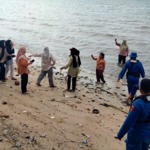 Hari Libur, Satpolairud Polres Bima Laksanakan Pengamanan Wisata Pantai Kalaki
