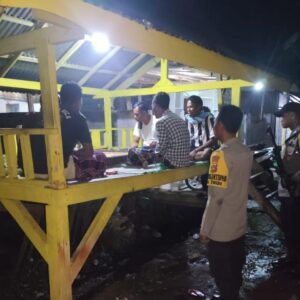 Pastikan Masyarakat Istrahat Dengan Nyaman dan Mencegah Guankamtibmas,Polsek Madapangga Gelar Patroli Rutin Malam Hari
