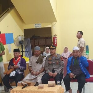 Kapolsek Seteluk Hadiri Pelepasan 37 Calon Jemaah Haji Asal Seteluk dan Poto Tano