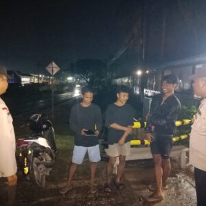 Piket Jaga Polsek Maluk Laksanakan Patroli Dialogis, Wujudkan Kamtibmas yang Kondusif