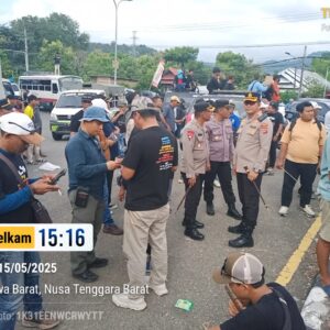 Aksi Demonstrasi KP4S di KSB, Kapolres Sumbawa Turun Langsung Urai Kemacetan