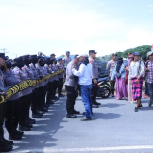 Polres Sumbawa Barat Amankan Aksi Unjuk Rasa P4S di Simpang Poto Tano, Situasi Aman dan Kondusif