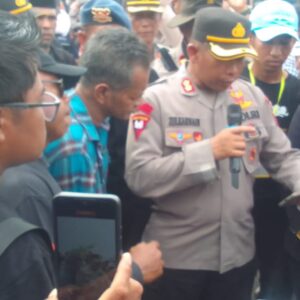 Kapolres Sumbawa Barat dan Kapolres Sumbawa Pimpin Pengamanan pada Aksi Unjuk Rasa Pembentukan Provinsi Pulau Sumbawa