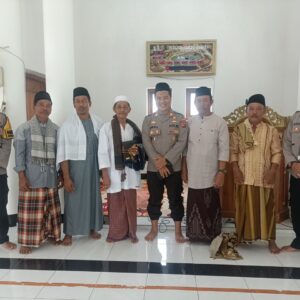 Kapolsek Utan Pimpin Salat Jumat Keliling, Imbau Jaga Kamtibmas dan Cooling System