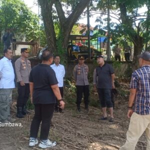 Kapolres Sumbawa Bersama Bulog Dampingi Kunjungan Polda NTB Pengecekan Gudang Jagung di Lape