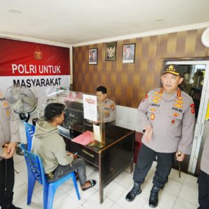 Sidak Polsek Samarinda Kota, Kapolri Tekankan Berantas Premanisme-Optimalkan Pelayanan
