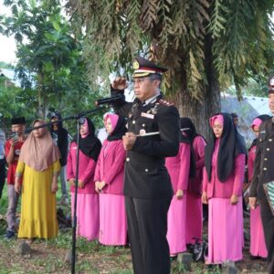 Sebagai Penghormatan dan Penghargaan Terakhir, Kapolres Bima AKBP Eko Sutomo S.I.K.M.I.K.,Jadi Irup Pemakaman Personelnya