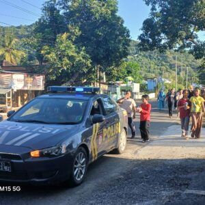 Polsek Seteluk Amankan Jalan Santai Warga Desa Meraran, Wujud Kehadiran Polri di Tengah Masyarakat