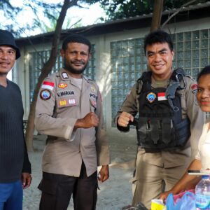 Dari Pantai Hecnuk ke Muara Tami, Satgas Humas Ops Damai Cartenz-2025 Tunjukkan Wajah Humanis Polri