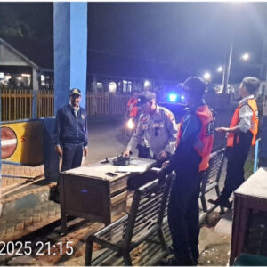 Cegah Aksi Premanisme, Polsek Labuhan Badas Gelar Blue Light Patrol