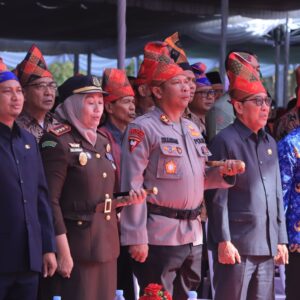 Kapolres Sumbawa Barat Hadiri Apel Syukur dan Launching Kartu Sumbawa Barat Maju