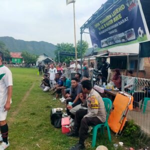 Polsek Brang Rea Beri Pengamanan Open Turnamen Sepak Bola Legend Cup U-42 X-Raider Bree