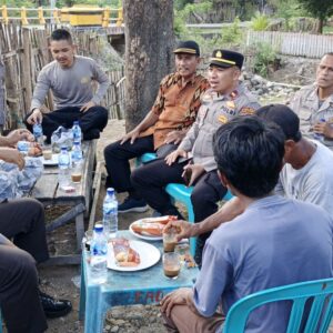 Polsek Langgudu Gelar Kegiatan Jumat Curhat di Desa Dumu, Serap Aspirasi dan Keluhan Warga