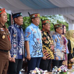 Dorong Pengembangan Pariwisata Berkelanjutan, Kapolda Kalteng dan Gubernur Resmikan Kapal Wisata Susur Sungai