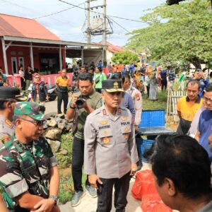Kapolda Bengkulu Tinjau Langsung Penanganan Dampak Gempa Bumi 6,3 SR di Bengkulu