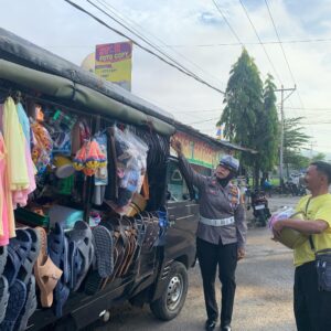 Sat Lantas Polres Bima Kota Berikan Himbauan Kamsetibcarlantas kepada Pengemudi Kendaraan Barang