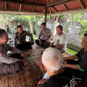 Cegah Narkoba dan Hoaks, Polisi Sambangi Warga Lombok Barat