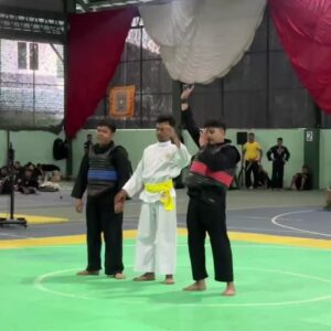 Personel Polres Lamongan, Bripda Sholeh Maulana, Raih Medali Emas di Pencak Silat Pangdivif 2 Cup 2025