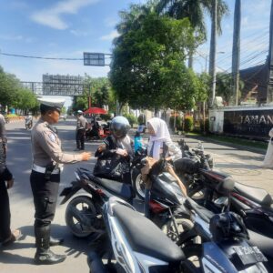 Tertib Berlalu Lintas! Sat PJR Polda NTB Tilang 151 Pengendara dalam Razia Pelanggaran Kasat Mata di Mataram