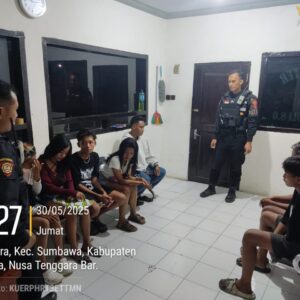 Patroli Blue Light Polres Sumbawa Bubarkan Pesta Miras Remaja Yang Memicu Keributan di Sebuah Kos
