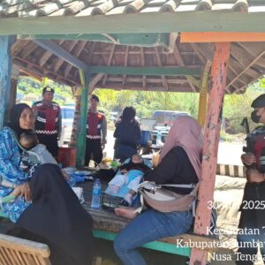 Patroli Samapta Polres Sumbawa Barat Imbau Masyarakat Jaga Keselamatan di Tempat Wisata