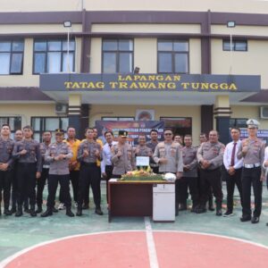 Polres Lombok Utara Berikan Penghargaan Kepada Tujuh Prsonil Berprestasi Di rangkaikan Dengan Perayaan Ulang Tahun PERSONIL